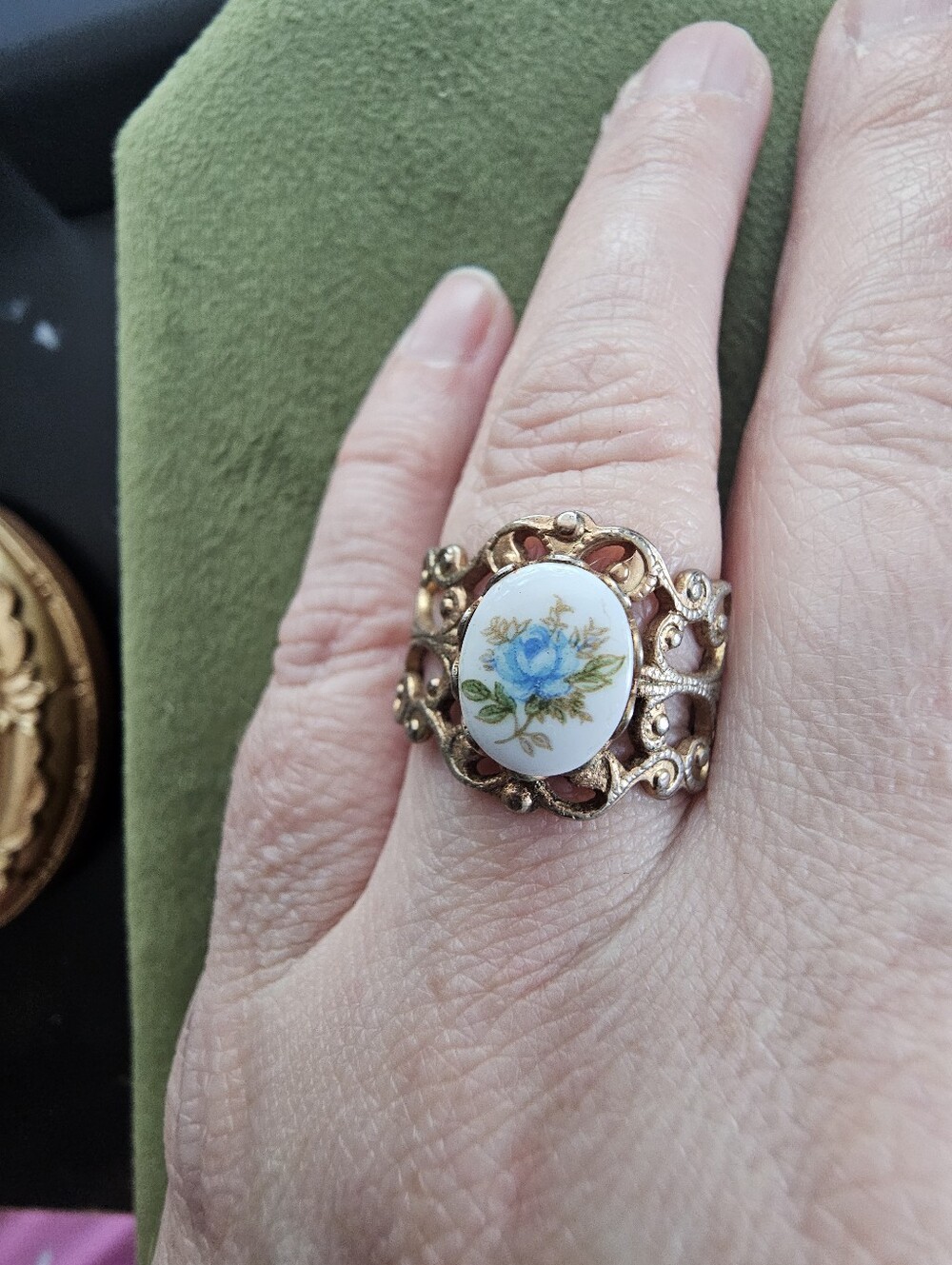 Vintage Avon Ring Size 7/8 - Picture 2 of 4